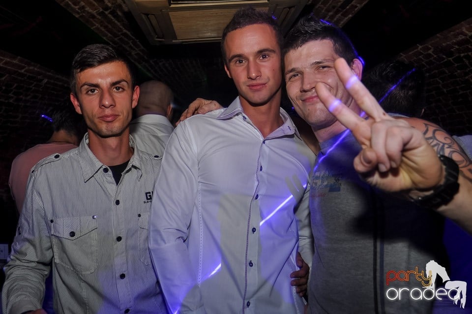 Vineri noaptea @ Club Escape, 