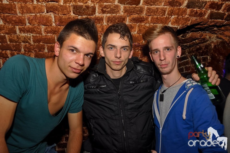 Vineri noaptea @ Club Escape, 