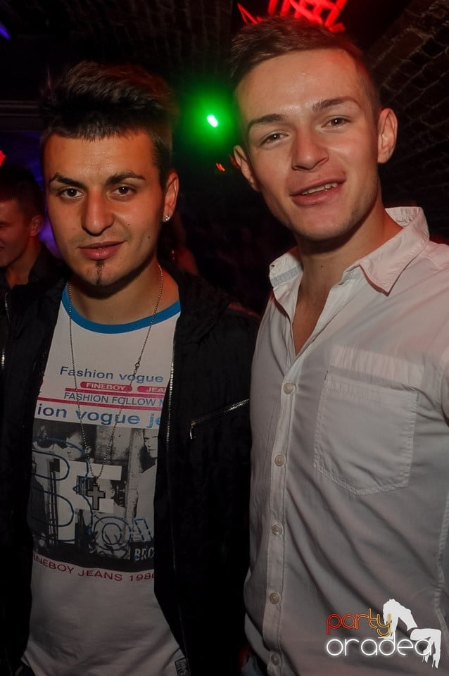 Vineri noaptea @ Club Escape, 