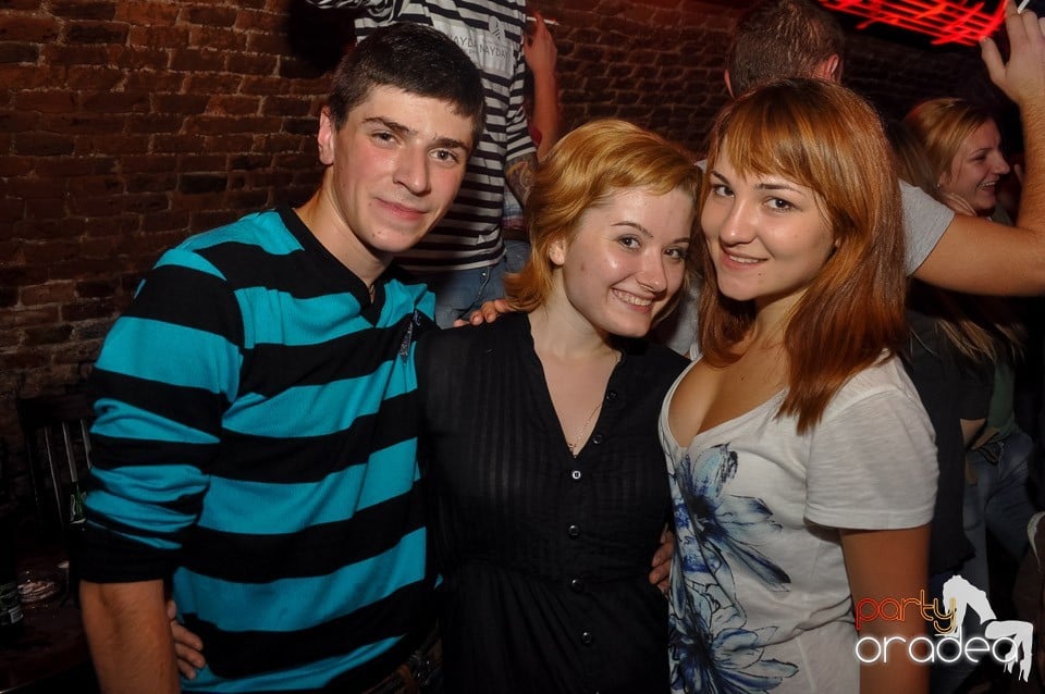 Vineri noaptea @ Club Escape, 