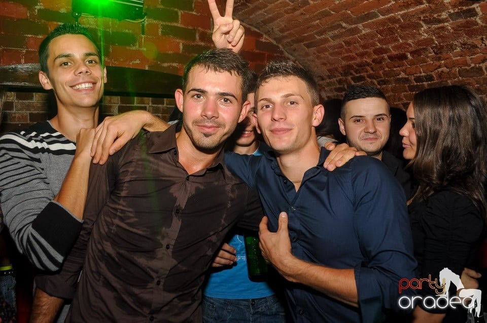 Vineri noaptea @ Club Escape, 