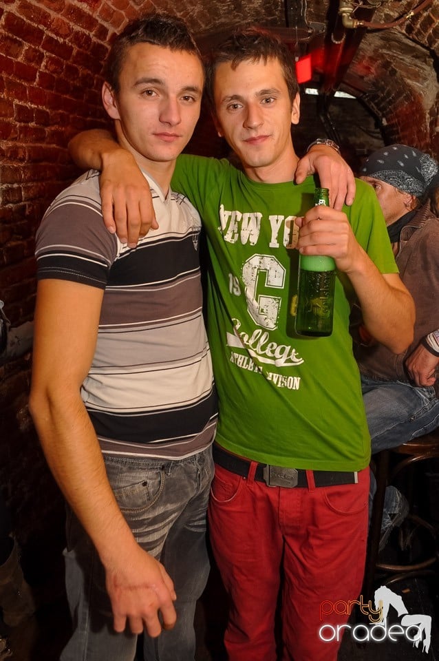 Vineri noaptea @ Club Escape, 