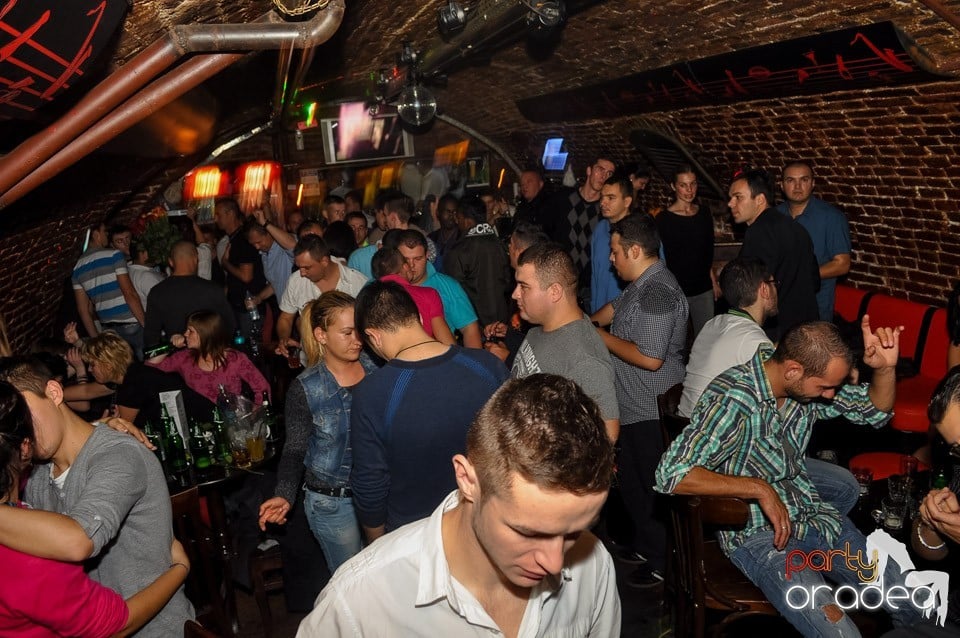 Vineri noaptea @ Club Escape, 