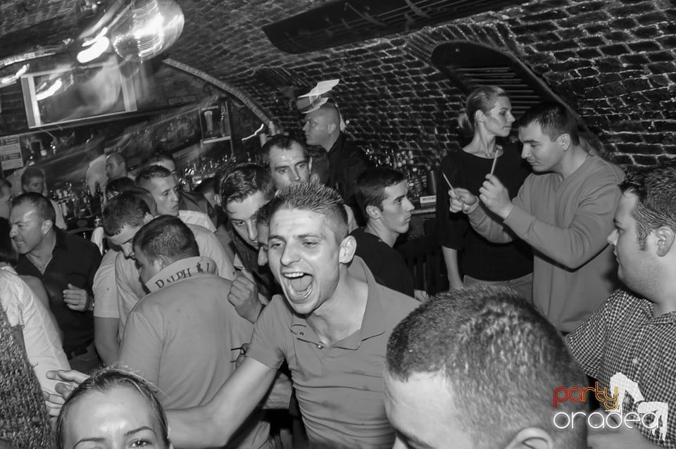 Vineri noaptea @ Club Escape, 