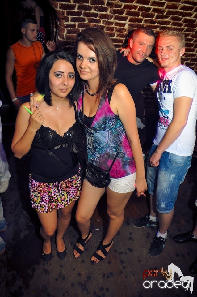 Vineri noaptea @ Club Escape, 