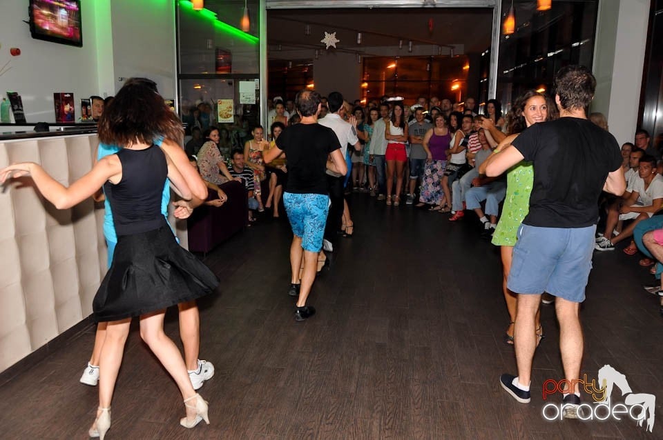 Vineri noaptea în Blondy's, 