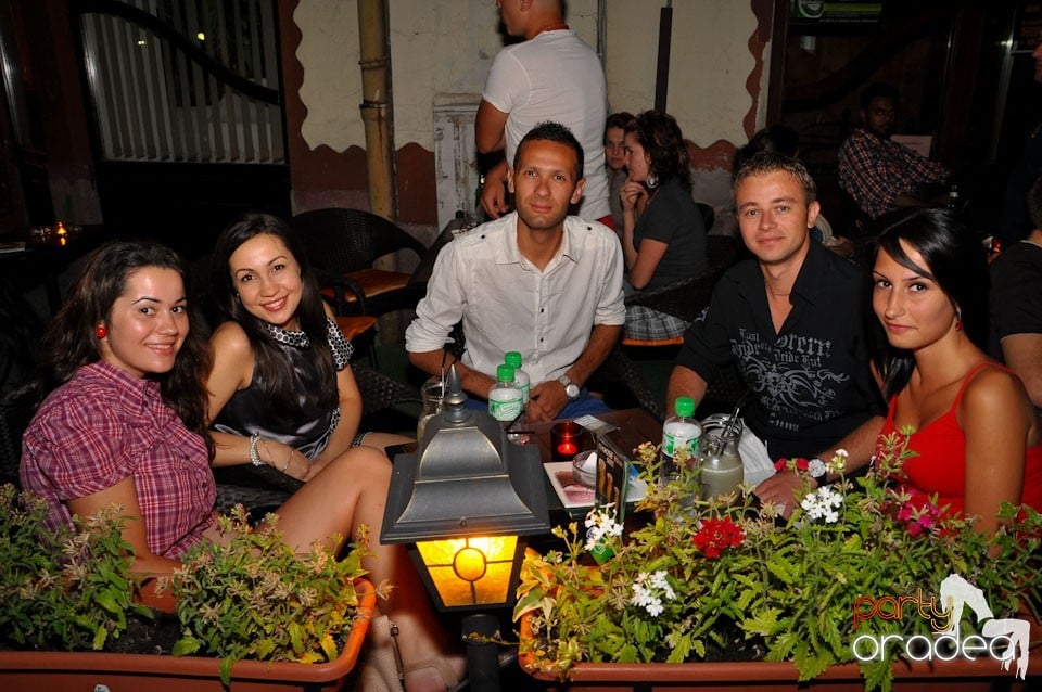 Vineri noaptea în Club Downtown, 