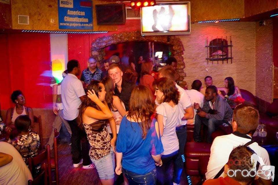 Vineri noaptea în Club Downtown, 