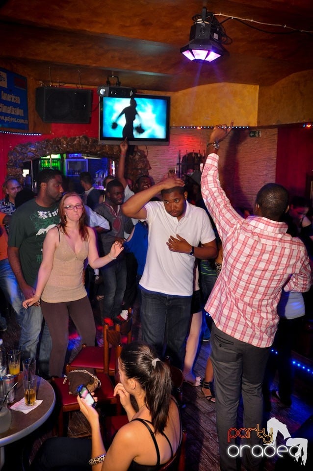 Vineri noaptea în Club Downtown, 