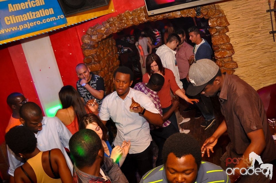 Vineri noaptea în Club Downtown, 