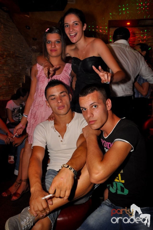 Vineri noaptea în Club Downtown, 