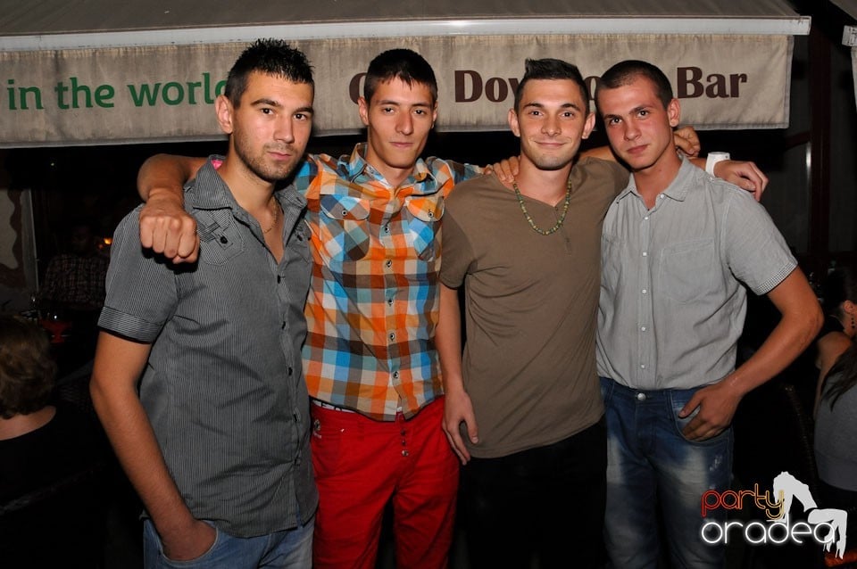 Vineri noaptea în Club Downtown, 