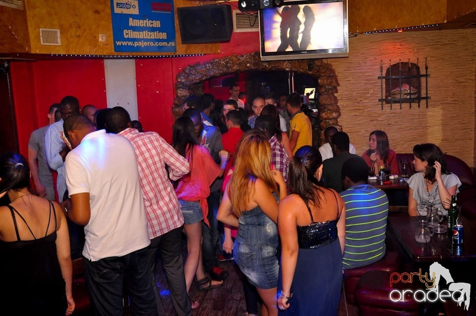 Vineri noaptea în Club Downtown, 
