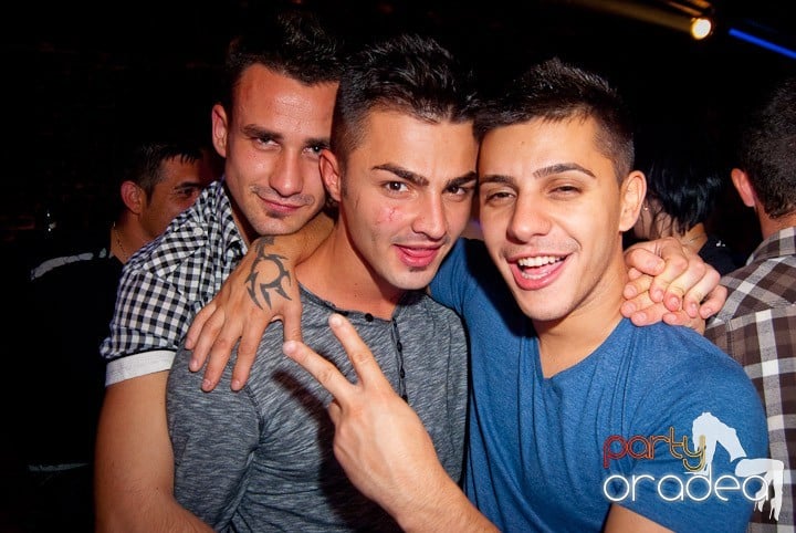 Vineri noaptea în Club Escape, 