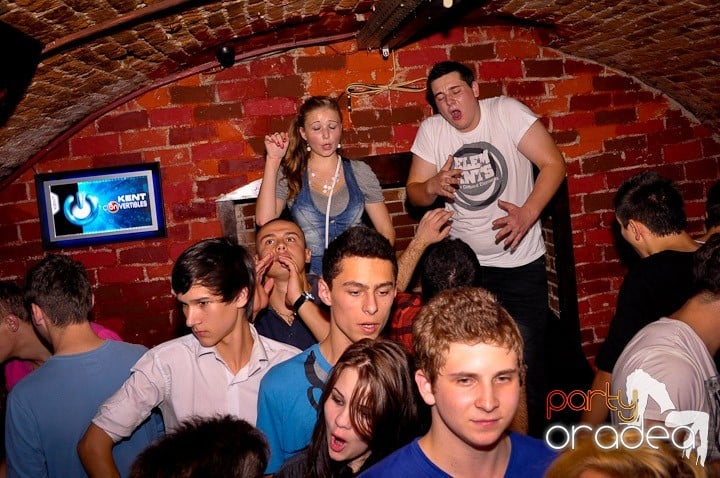 Vineri noaptea în Club Escape, 