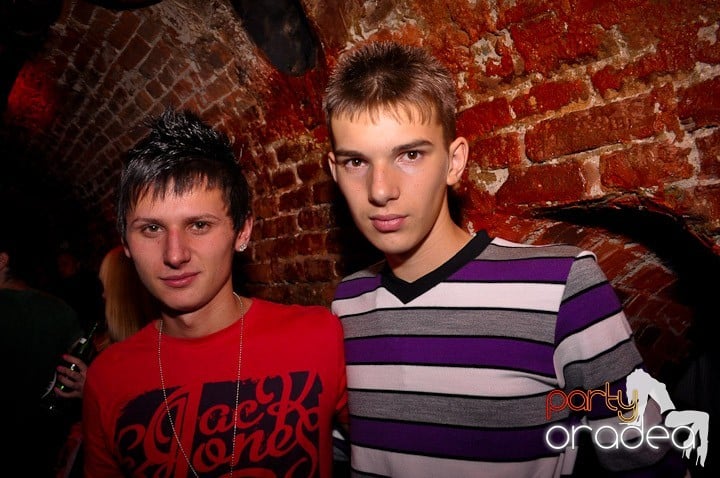 Vineri noaptea în Club Escape, 