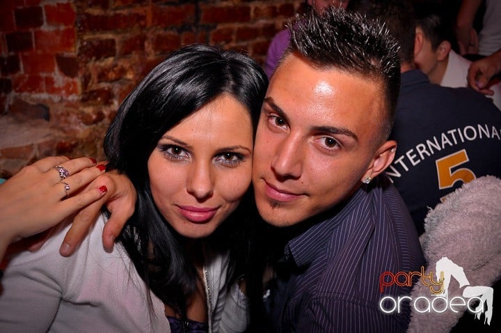 Vineri noaptea în Club Escape, 