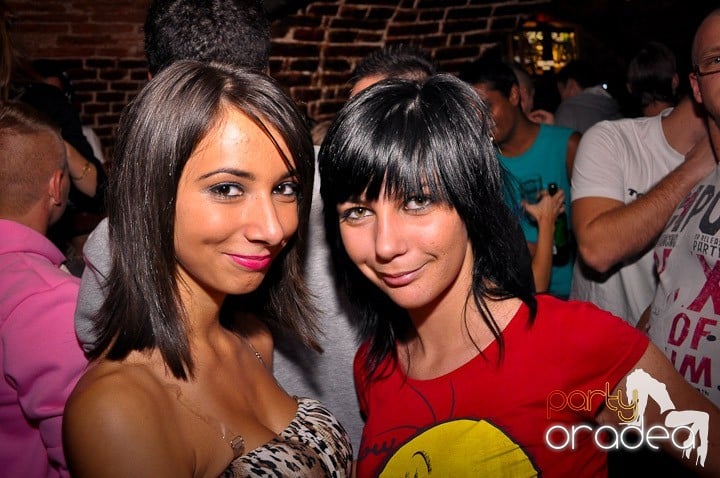 Vineri noaptea în Club Escape, 