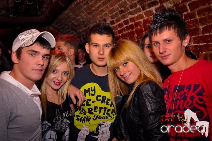 Vineri noaptea în Club Escape, 