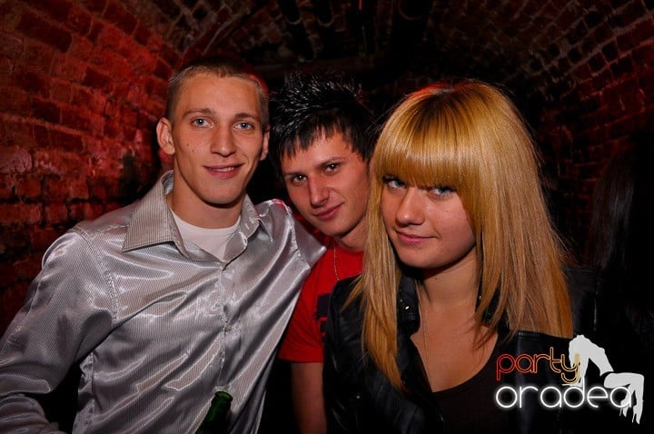 Vineri noaptea în Club Escape, 