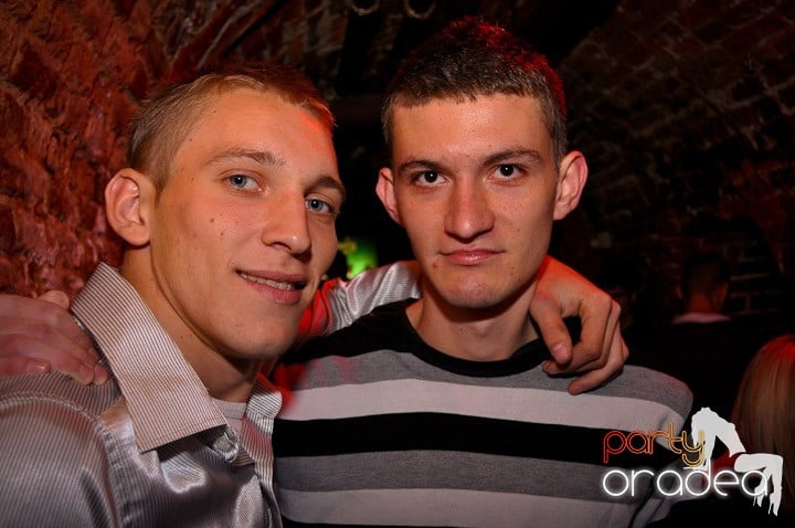 Vineri noaptea în Club Escape, 