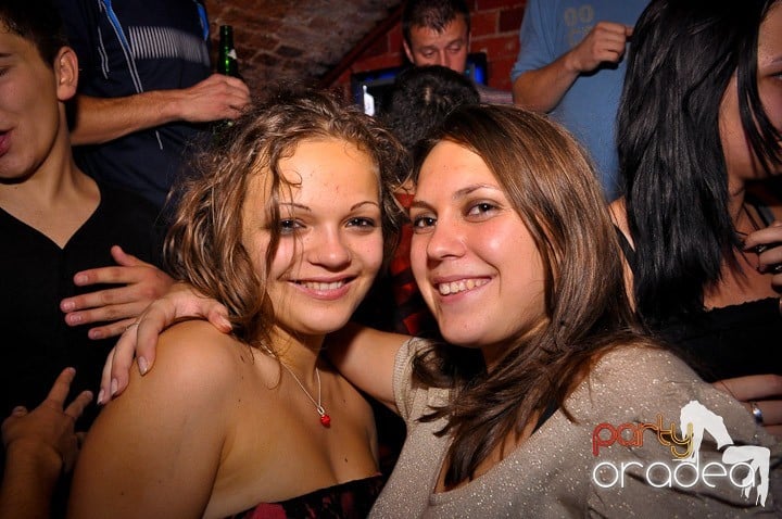 Vineri noaptea în Club Escape, 