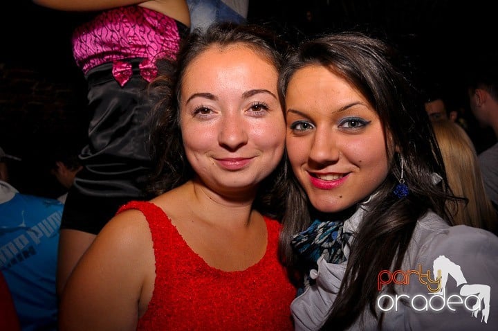 Vineri noaptea în Club Escape, 