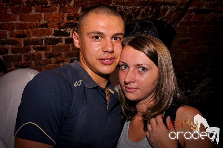 Vineri noaptea în Club Escape, 