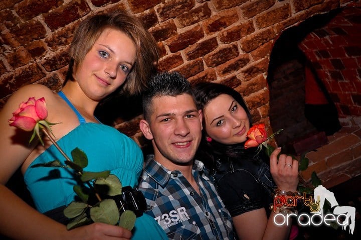 Vineri noaptea în Club Escape, 