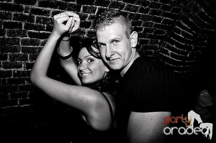 Vineri noaptea în Club Escape, 