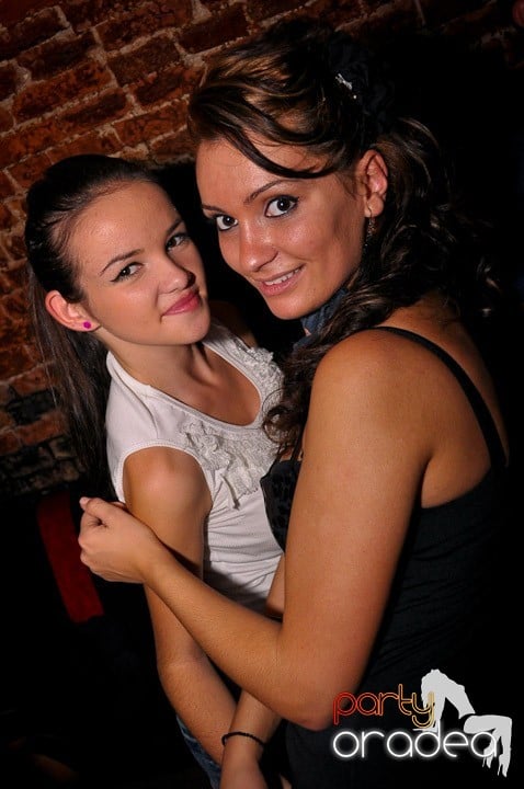 Vineri noaptea în Club Escape, 