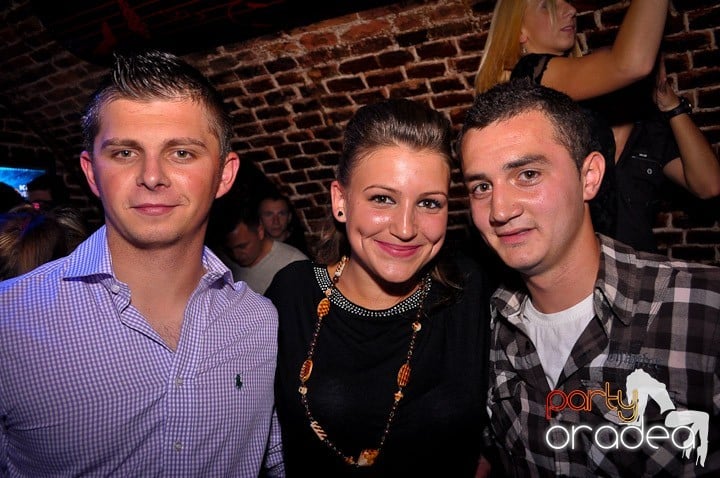 Vineri noaptea în Club Escape, 