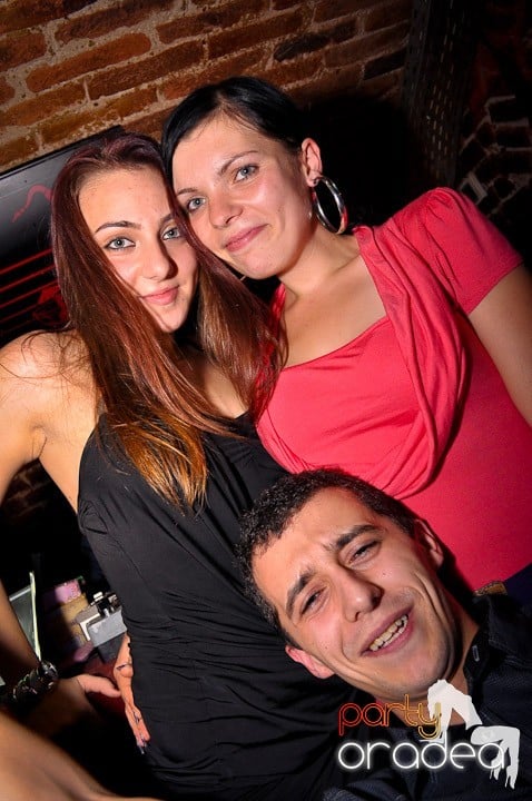 Vineri noaptea în Club Escape, 