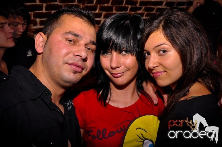 Vineri noaptea în Club Escape, 