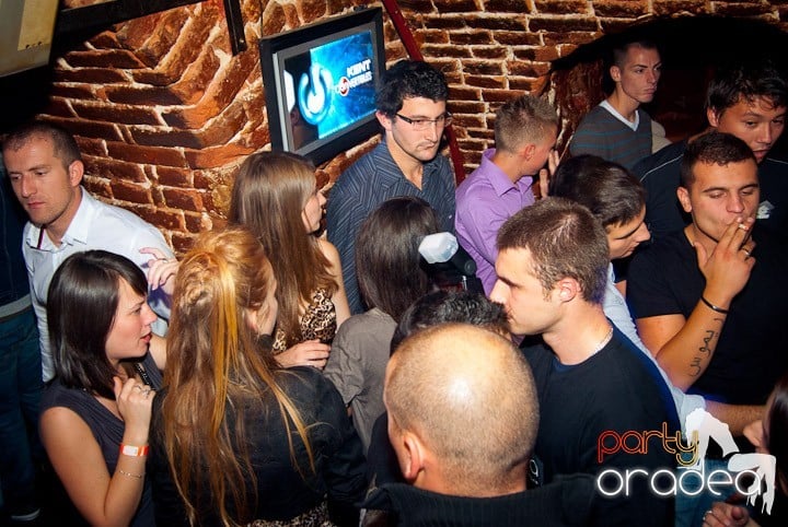 Vineri noaptea în Club Escape, 