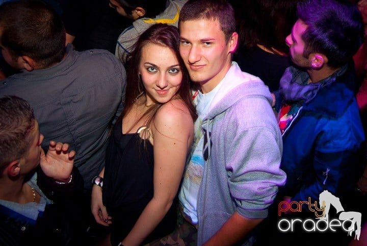 Vineri noaptea în Club Escape, 