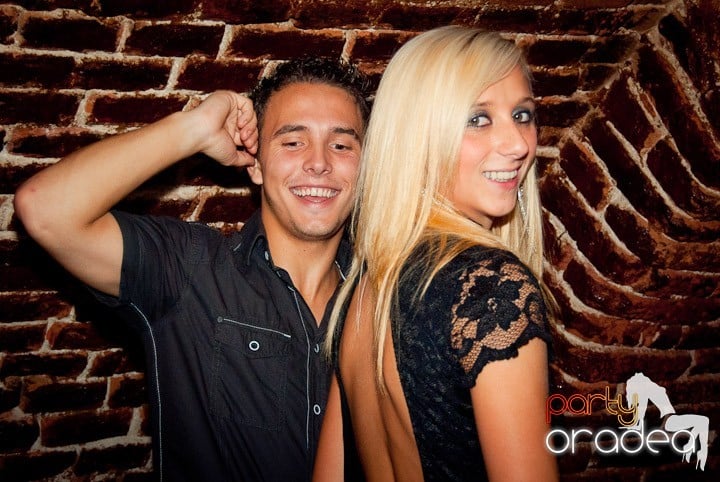 Vineri noaptea în Club Escape, 