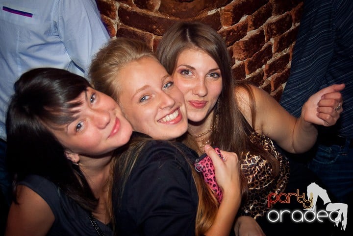 Vineri noaptea în Club Escape, 