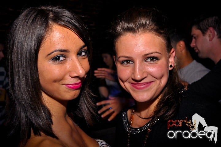 Vineri noaptea în Club Escape, 