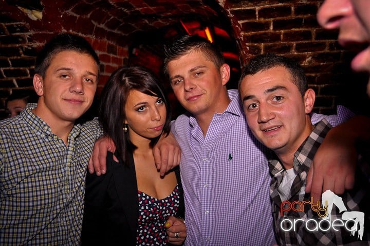 Vineri noaptea în Club Escape, 