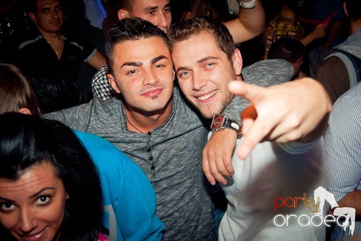 Vineri noaptea în Club Escape, 