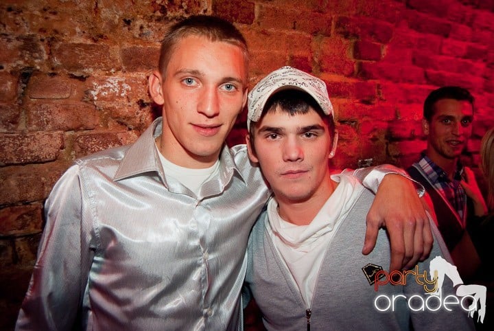 Vineri noaptea în Club Escape, 