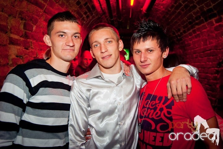 Vineri noaptea în Club Escape, 