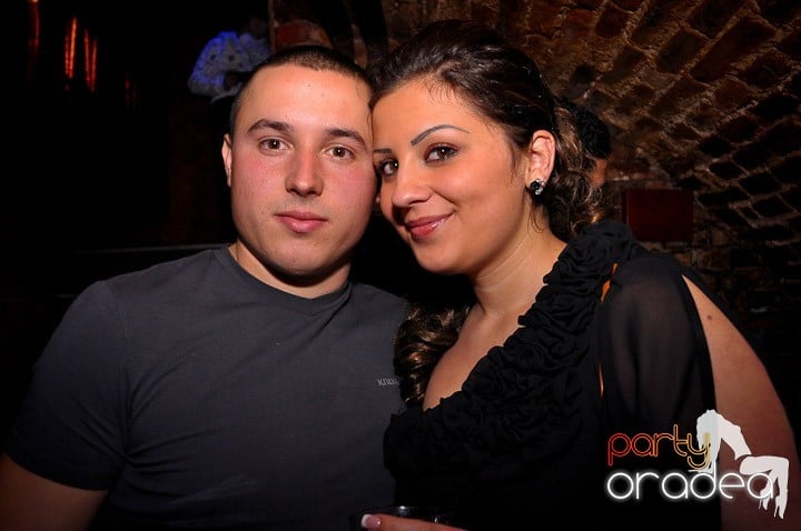 Vineri noaptea în Club Escape, 