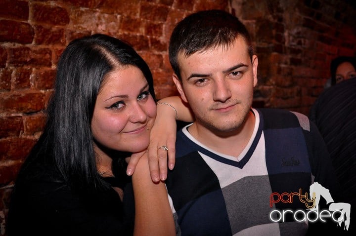 Vineri noaptea în Club Escape, 