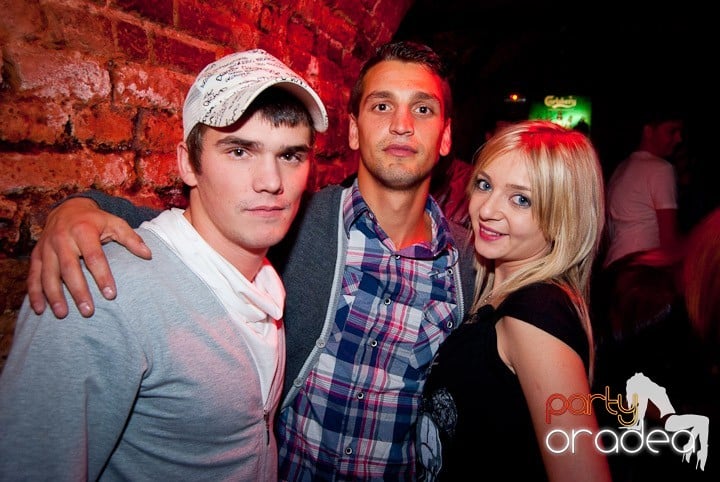 Vineri noaptea în Club Escape, 