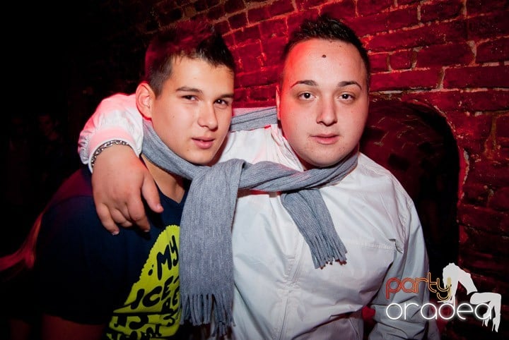 Vineri noaptea în Club Escape, 