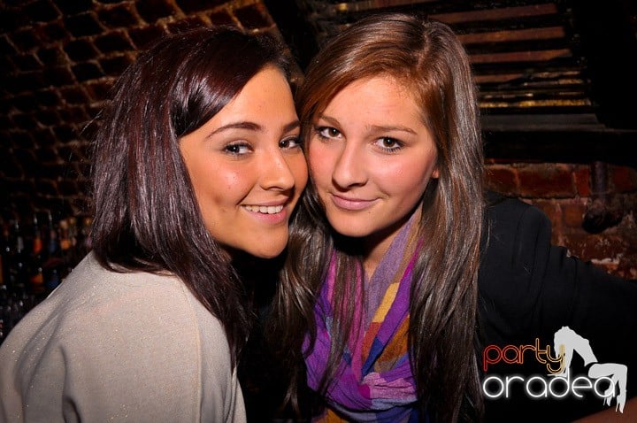 Vineri noaptea în Club Escape, 