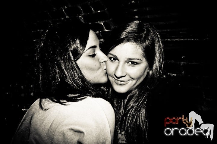 Vineri noaptea în Club Escape, 