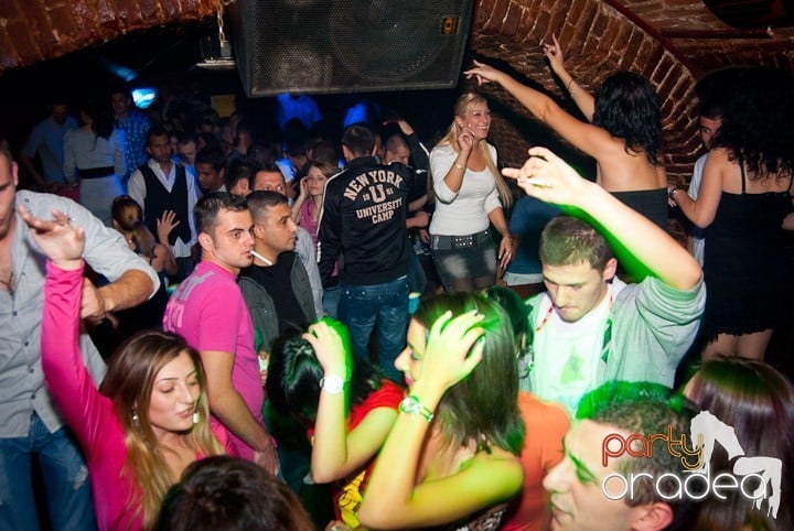 Vineri noaptea în Club Escape, 